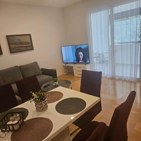 Laurus Makarska Accommodation Exterior photo