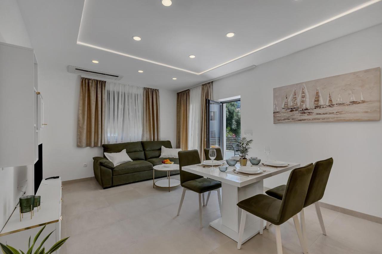 Laurus Makarska Accommodation Exterior photo