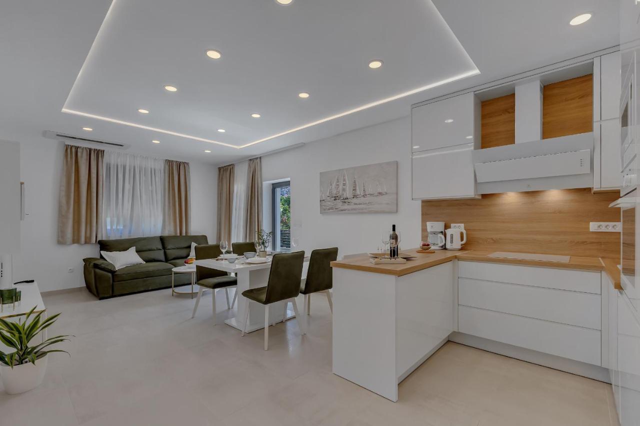 Laurus Makarska Accommodation Exterior photo