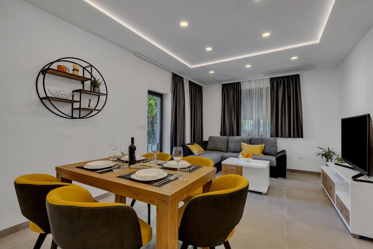 Laurus Makarska Accommodation Exterior photo