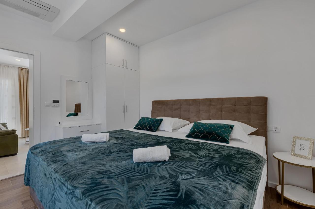Laurus Makarska Accommodation Exterior photo