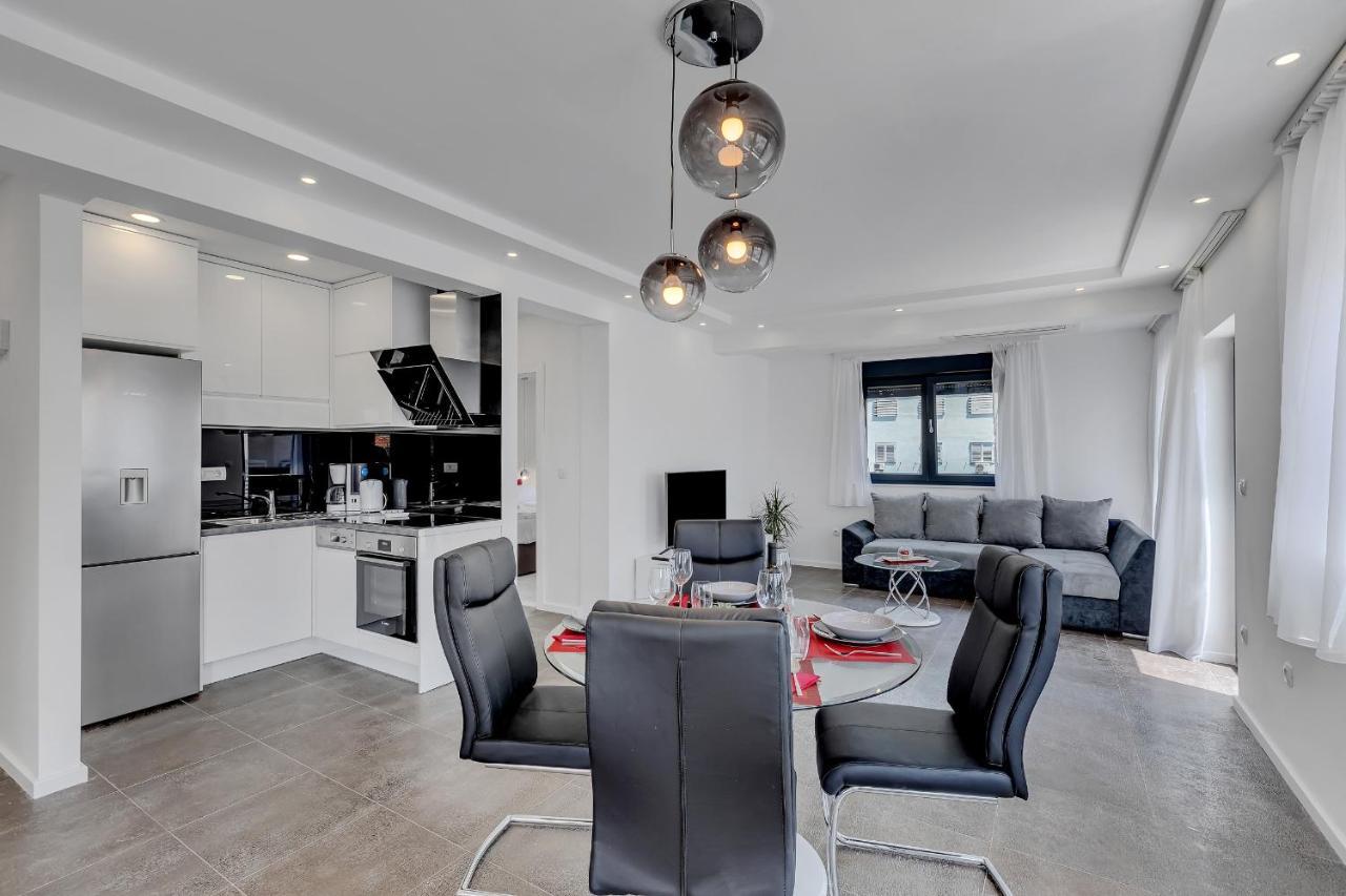 Laurus Makarska Accommodation Exterior photo