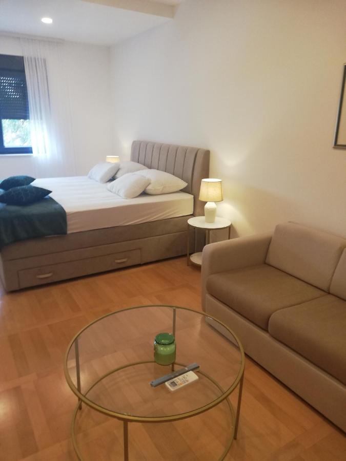Laurus Makarska Accommodation Exterior photo