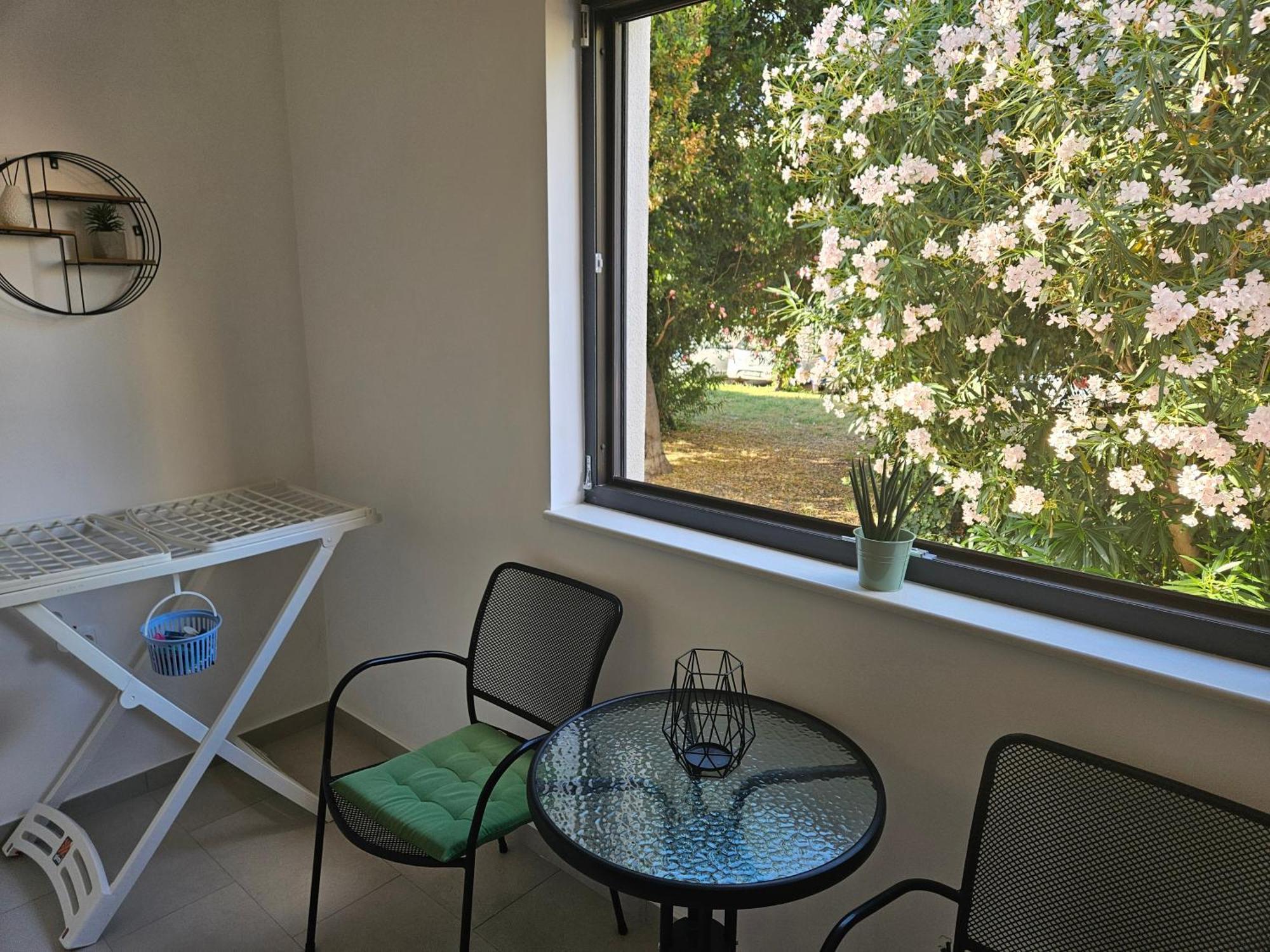 Laurus Makarska Accommodation Exterior photo